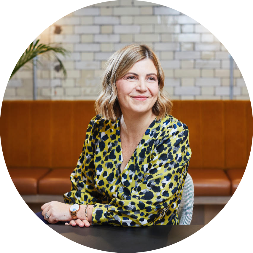 Go to the profile of Maike. Currie